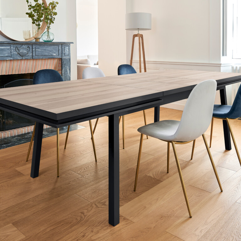 MON PETIT MEUBLE FRANÇAIS - Table extensible ÉGÉE en chêne naturel - piétement noir mat