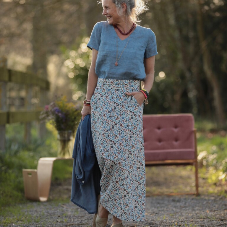 Quintessence - Jupe longue Maya - Double gaze de coton fleurettes bleues