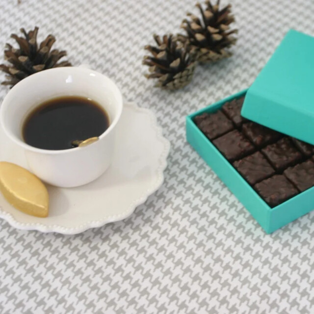 Fleur de Soleil - Nappe enduite ronde ou ovale Pied de Poule gris