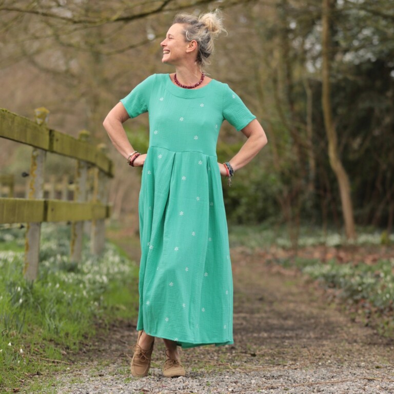 Quintessence - Robe Louisa - Double gaze de coton brodée vert pep's