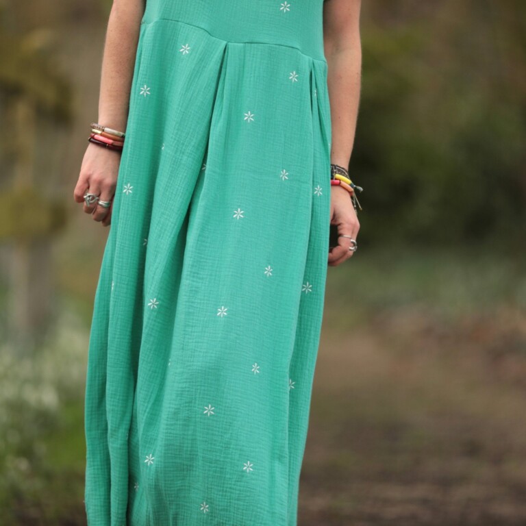 Meta SS25 - Robe Louisa - Double gaze de coton brodée vert pep's – XL