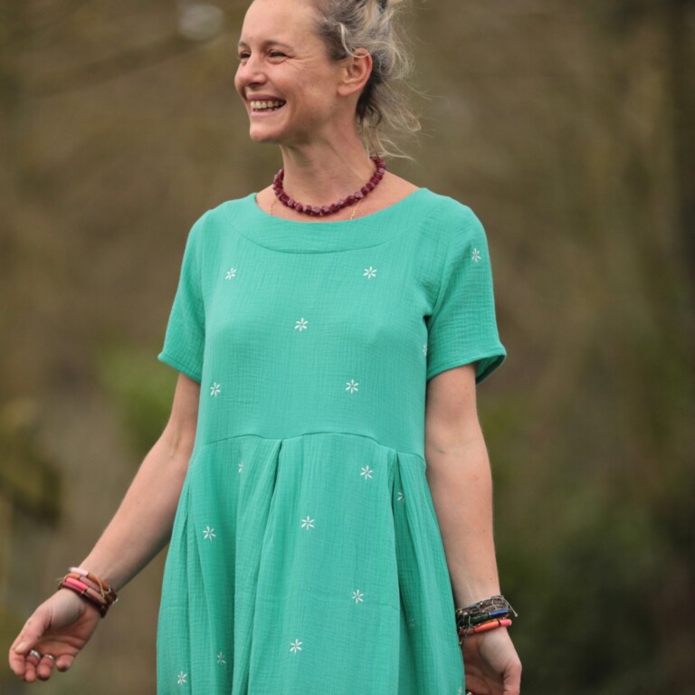 Meta SS25 - Robe Louisa - Double gaze de coton brodée vert pep's – XL