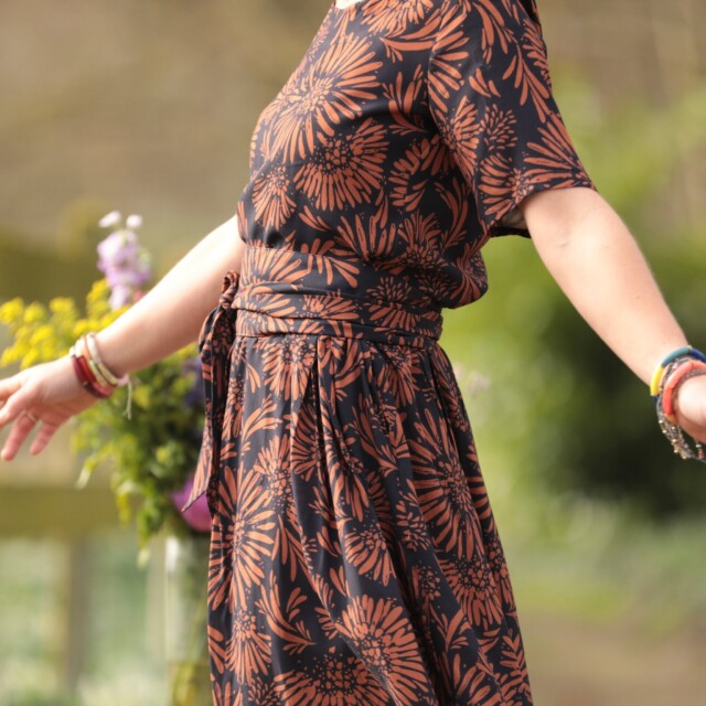 Quintessence - Robe Louisa - Viscose fleurie camel