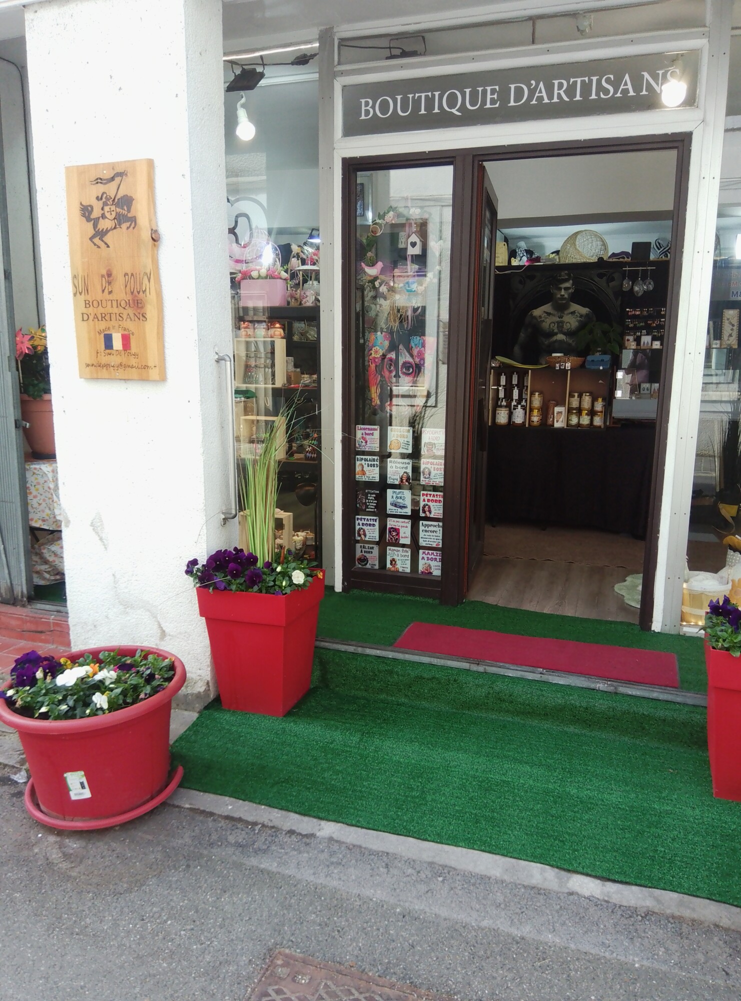 Sun-de-pougy-boutique