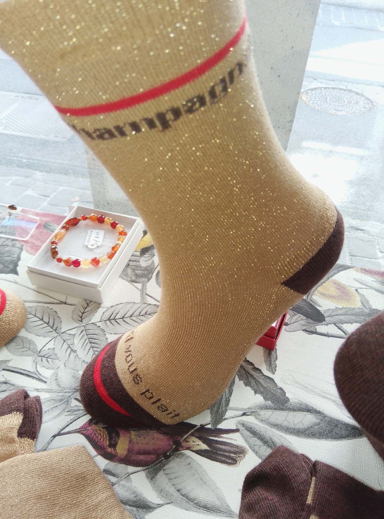 Sun-de-pougy-chaussettes-champagne-silvousplait