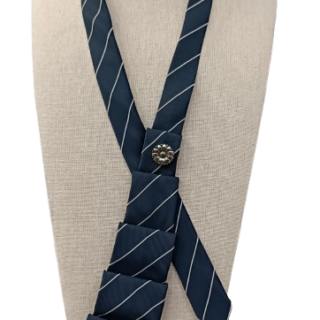 La Cravate revisitée en Collier Cravate