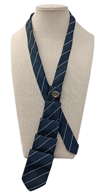 La Cravate revisitée en Collier Cravate