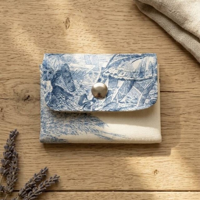 Maison Mallow - Mini Portefeuille Toile de Jouy bleue