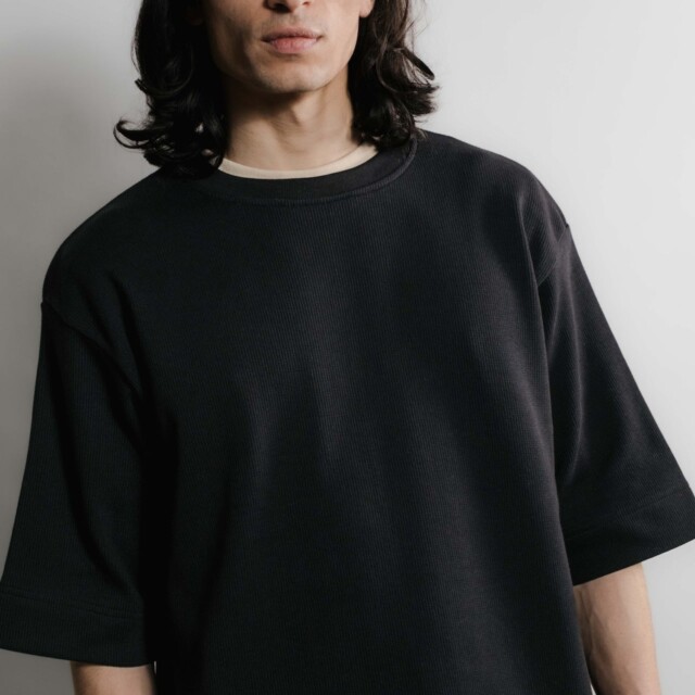 Nitto Knitwear - Vahé manches courtes - Noir