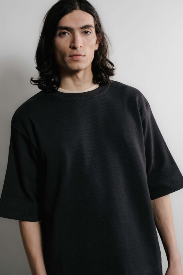 Nitto Knitwear - Vahé manches courtes - Noir