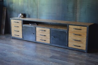 Grand buffet industriel 3 mètres sur ANNONÉ par la marque Micheli Design Micheli Design - Grand buffet industriel 3 mètres sur ANNONÉ