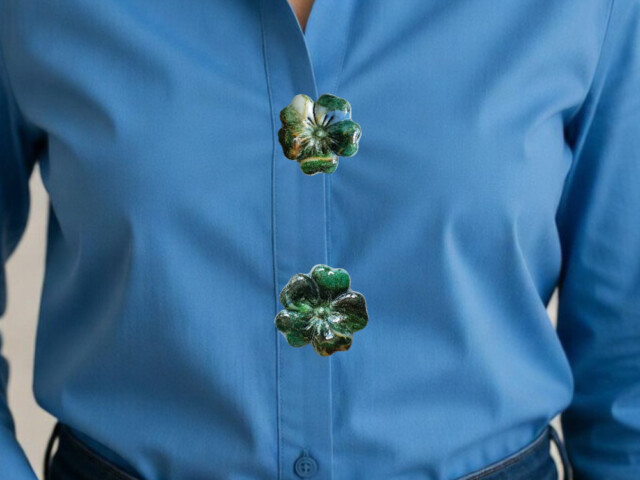 L'Atelier de Patricia - Cache bouton chemise - fleur Vert