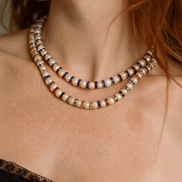 NEIJE - Parure Collier & Bracelet Perles de Culture Blanches avec Diamants Multicolores - Madame Bovary – L (poignet de 17 à 19 cm) / 50 cm + extension de 5 cm
