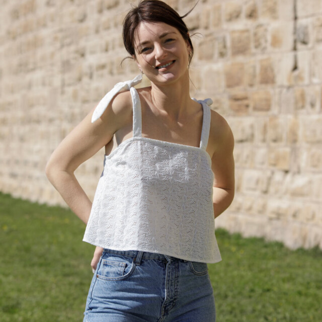 April et C - Top Plumeria - Broderie