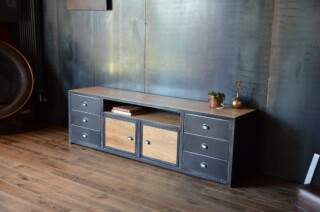 Meuble TV industriel 220 cm sur mesure TITANIUM par la marque Micheli Design Micheli Design - Meuble TV industriel 220 cm sur mesure TITANIUM