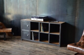 Buffet vinyle & Hi-Fi MÈLPOMÈNE par la marque Micheli Design Micheli Design - Buffet vinyle & Hi-Fi MÈLPOMÈNE