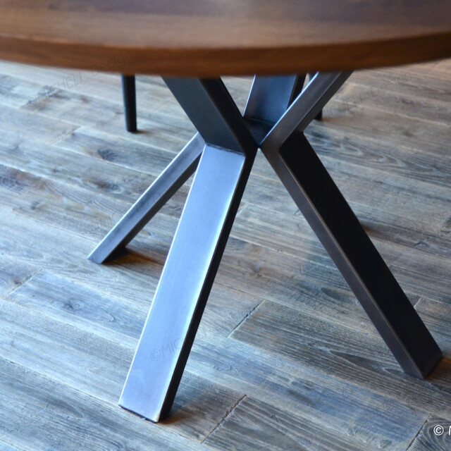 Micheli Design - Table ronde en chêne massif & acier AÉNÉAS