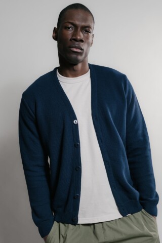 Cardigan Agop – Marine par la marque Nitto Knitwear Nitto Knitwear - Cardigan Agop – Marine