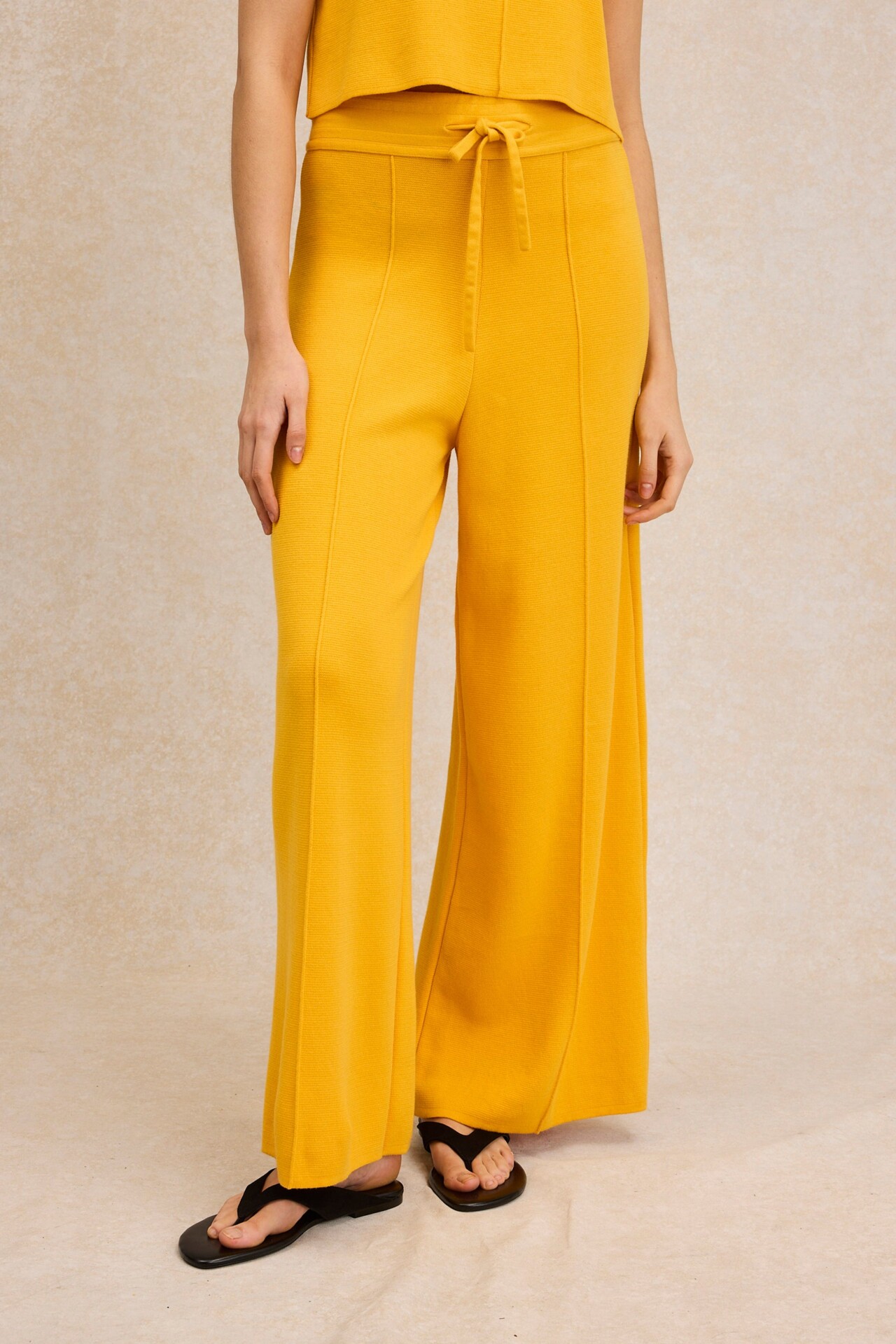 pantalon femme milano coton jaune le minor printemps 2026 3 Le Minor - Pantalon de plage jaune en Milano pour femme