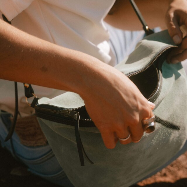 Bleu De Chauffe - Sac banane Bea XL / Cuir Velours - Vert jade