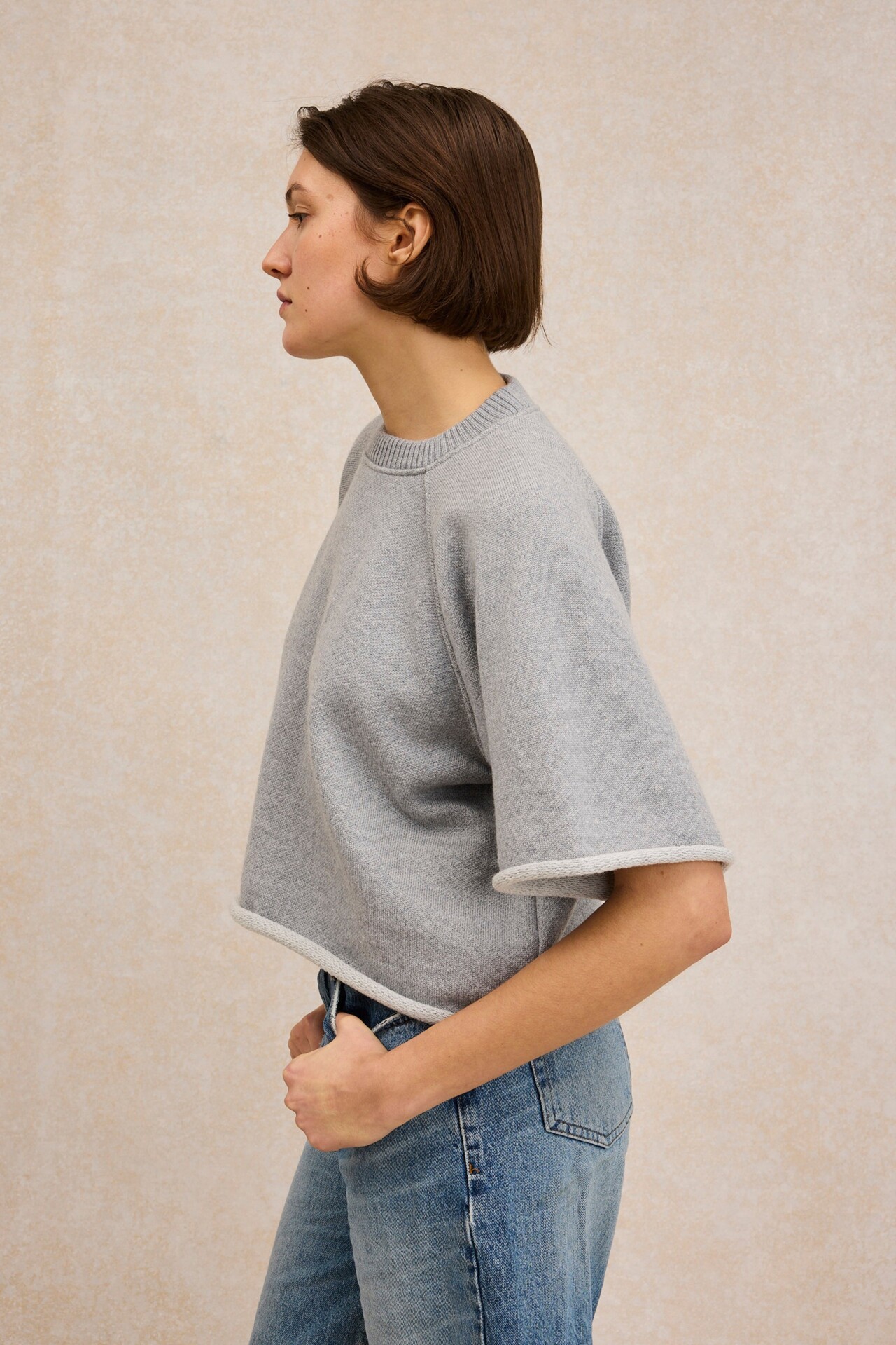 sweat cropped laine merinos femme gris clair le minor printemps 2026 3 Le Minor - Sweat cropped gris clair en laine mérinos pour femme