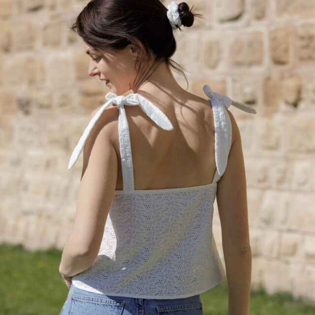 April et C - Top Plumeria - Broderie