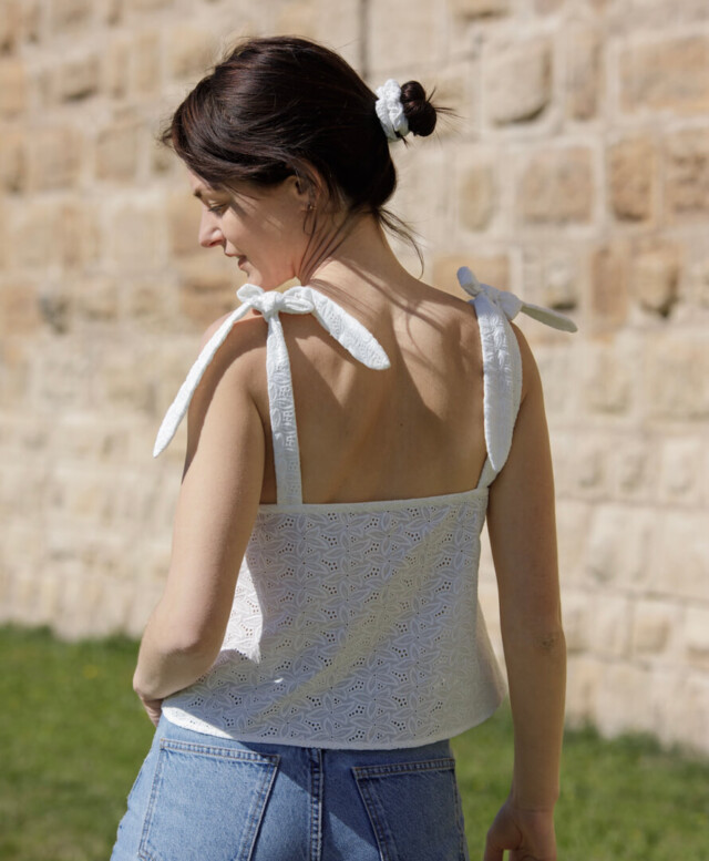 April et C - Top Plumeria - Broderie