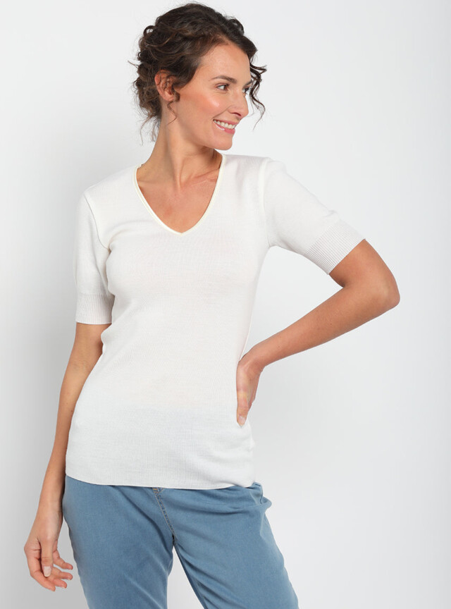 Maison-solfin - Tee-shirt femme encolure V en laine merinos blanc naturel – 4