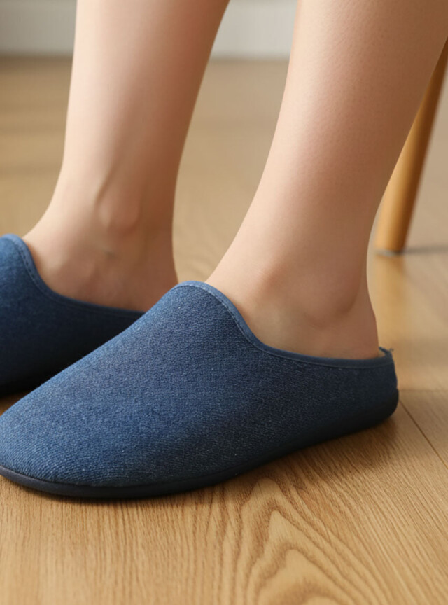 Chaussons d’été homme en coton bleu jean par la marque MAISON SOLFIN MAISON SOLFIN - Chaussons d’été homme en coton bleu jean
