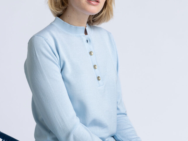 5153 BPS 1 pull col montant femme laine merinos bleu pastel Maison-solfin - Pull femme col montant en laine mérinos bleu pastel – 36