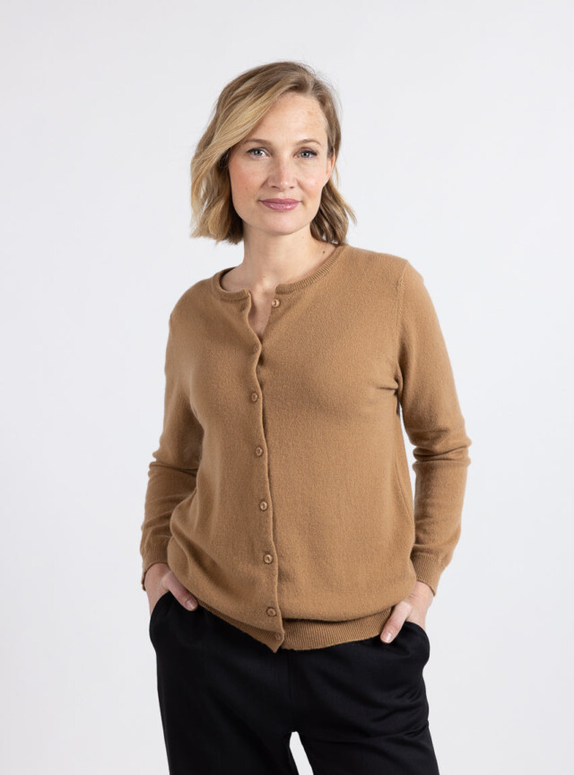 Cardigan femme en cachemire beige cuivre par la marque MAISON SOLFIN MAISON SOLFIN - Cardigan femme en cachemire beige cuivre