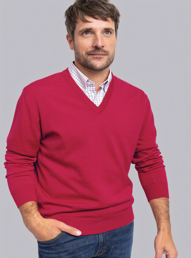 Pull homme col V 100% laine mérinos rouge cerise par la marque MAISON SOLFIN MAISON SOLFIN - Pull homme col V 100% laine mérinos rouge cerise