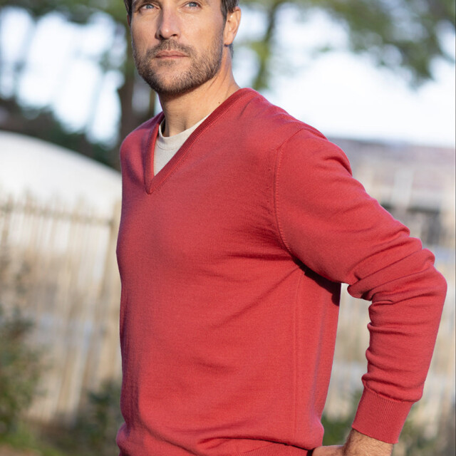 Maison-solfin - Pull homme col V 100% laine mérinos rouge tendre – 5