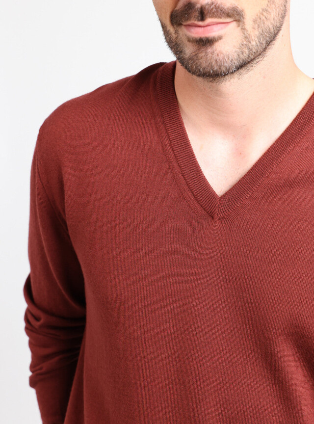 Maison-solfin - Pull homme col V  100% laine mérinos rouge terre de sienne – 5