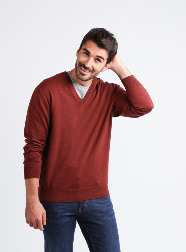Maison-solfin - Pull homme col V  100% laine mérinos rouge terre de sienne – 5