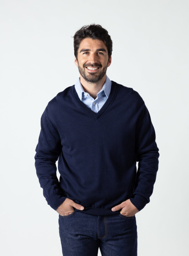 Pull homme col V 100% laine mérinos bleu marine par la marque MAISON SOLFIN MAISON SOLFIN - Pull homme col V 100% laine mérinos bleu marine