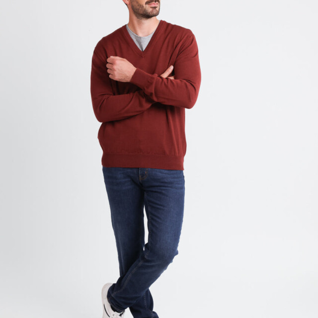 Maison-solfin - Pull homme col V  100% laine mérinos rouge terre de sienne – 5