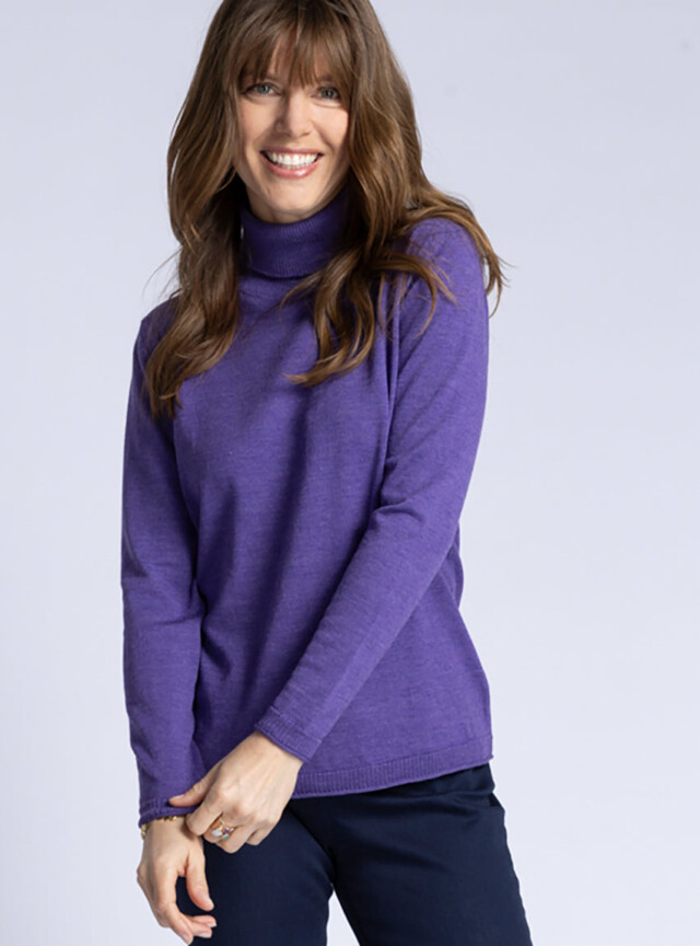 Maison Solfin - Pull femme col roulé en laine mérinos violet foncé – 50