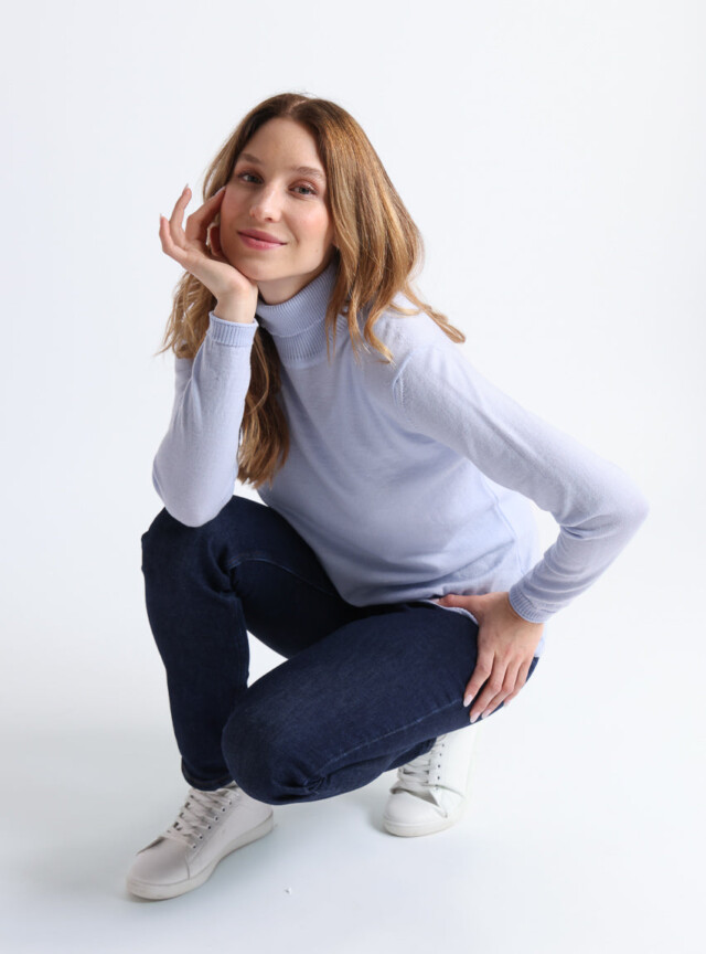 Maison Solfin - Pull femme col roulé en laine mérinos bleu ciel léger – 50