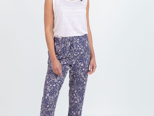 6463 BQB 7 pantalon imprime femme viscose bouquet bleu Maison Solfin - Pantalon femme en viscose imprimé bouquet bleu – 48