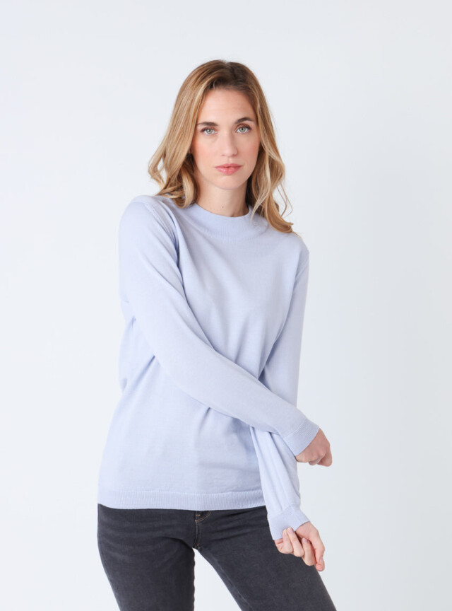 Pull femme col cheminée en laine mérinos Bleu Ciel Léger par la marque MAISON SOLFIN MAISON SOLFIN - Pull femme col cheminée en laine mérinos Bleu Ciel Léger