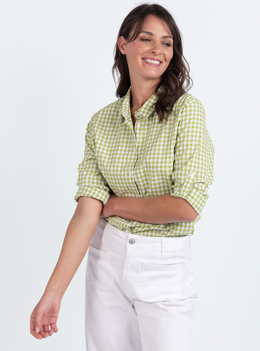 7425 VVA 6 chemisier femme coton vichy vert anis Maison Solfin - Chemise femme en coton vichy vert anis – 48