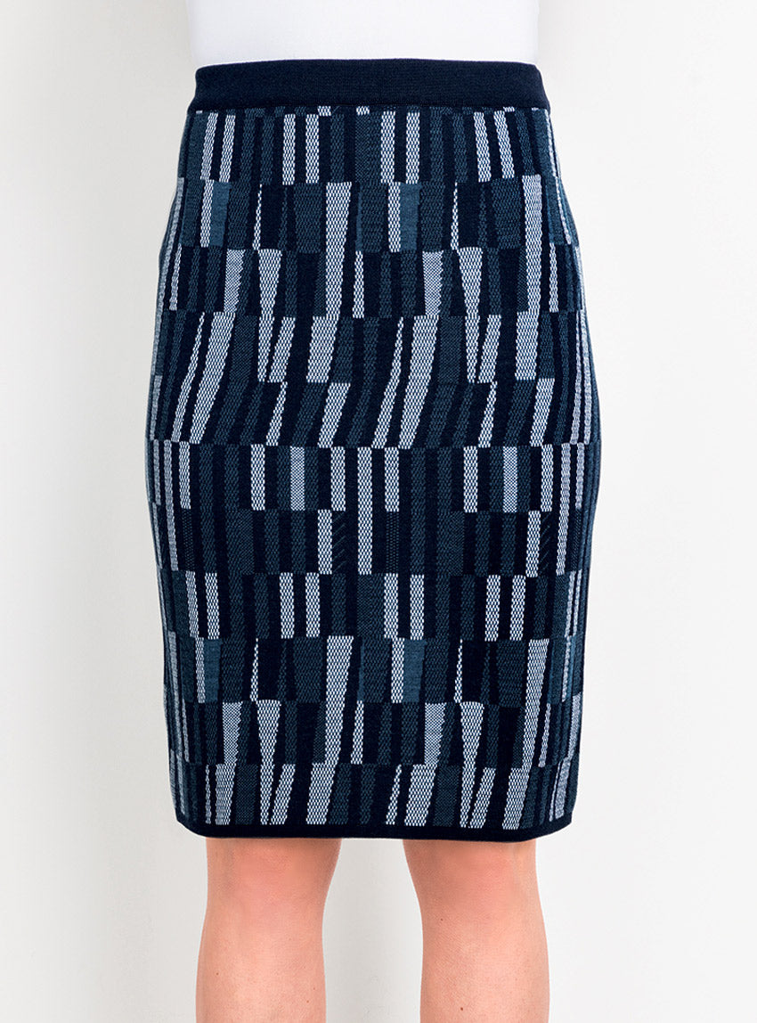7444 JBL 1 jupe laine merinos jacquard bleu bsolfin Maison Solfin - Jupe droite en laine jacquard bleu – 50