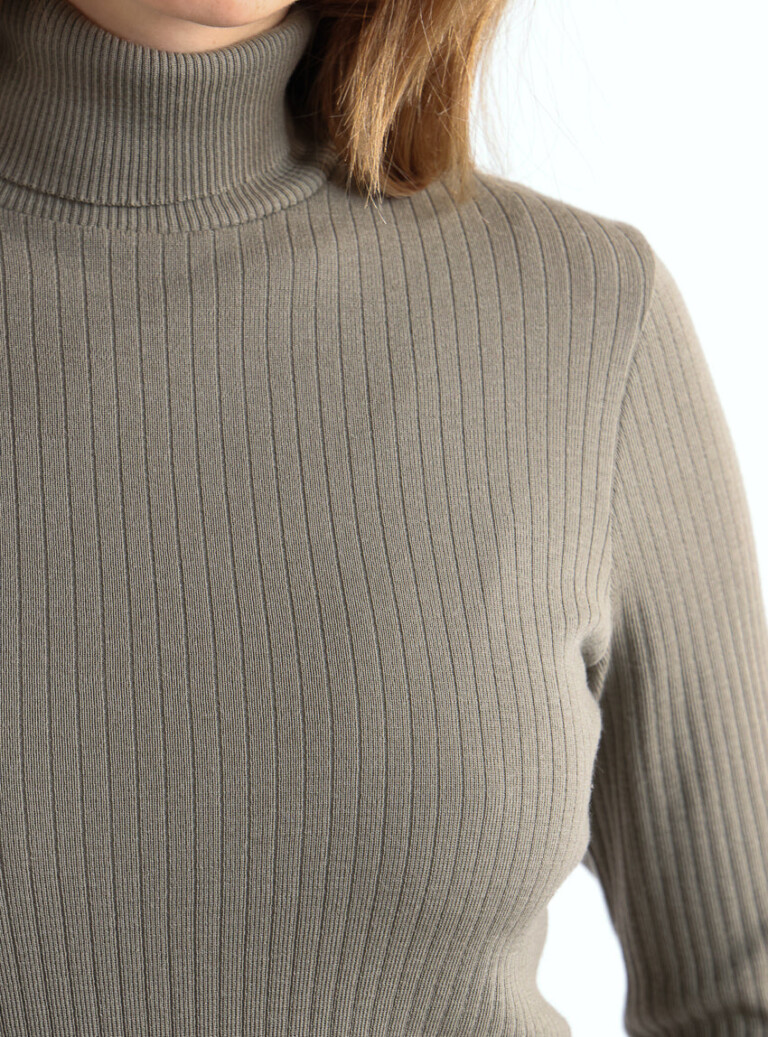 Maison-solfin - Pull chaussette femme col roule en laine mérinos Vert Olive – 5