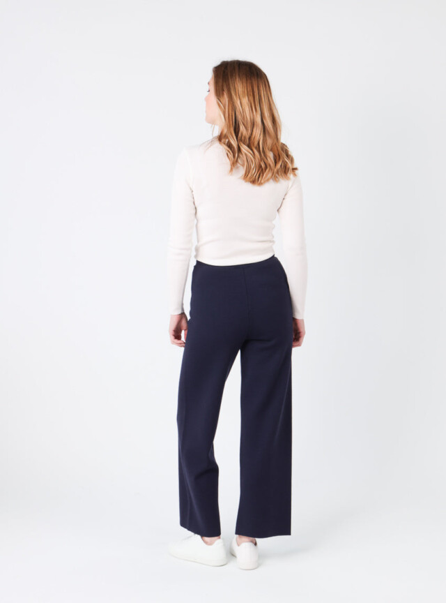 Maison Solfin - Pantalon femme en laine merinos bleu marine – 5