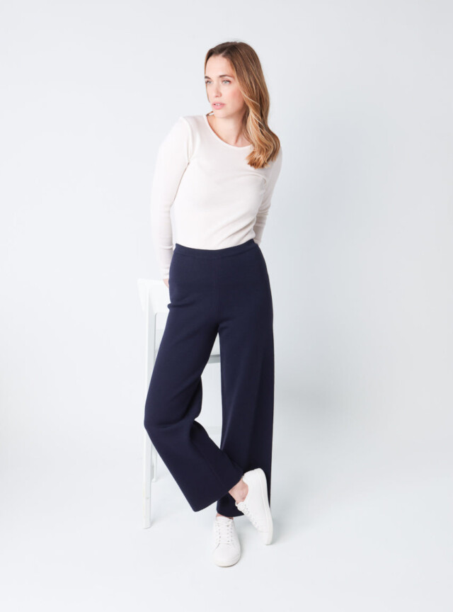 Maison Solfin - Pantalon femme en laine merinos bleu marine – 5