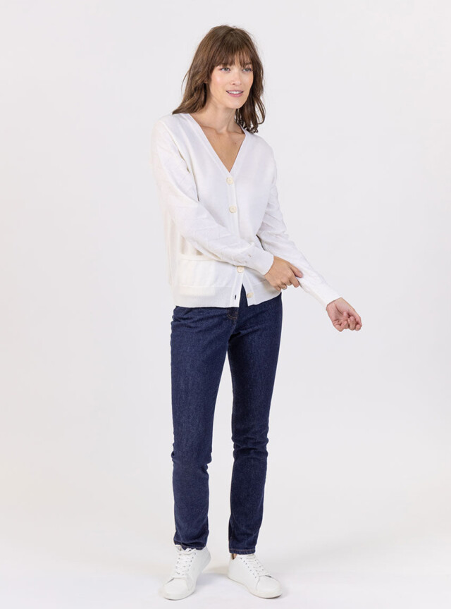 Gilet femme col V en laine mérinos blanc par la marque MAISON SOLFIN MAISON SOLFIN - Gilet femme col V en laine mérinos blanc
