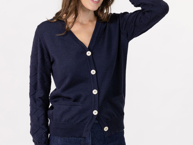 7596 bleu marine 6 Maison Solfin - Gilet femme col V en laine merinos bleu marine – 48