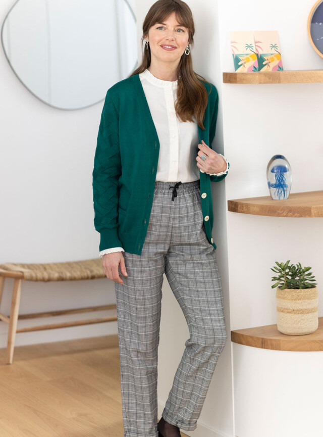 Gilet femme col V en laine merinos vert par la marque MAISON SOLFIN MAISON SOLFIN - Gilet femme col V en laine merinos vert