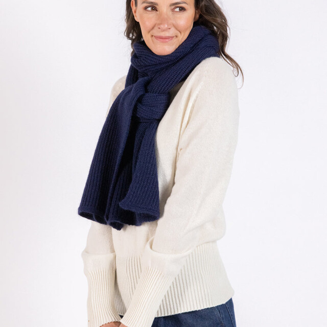 Maison Solfin - Echarpe douce et chaude en mohair bleu marine – U